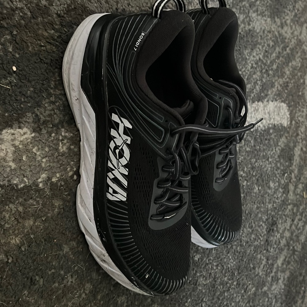 Hoka One One Men’s Bondi 7 Running Shoes size 9.5 worn good condition